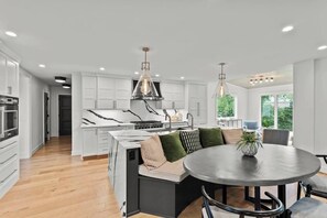 Dining - The Manor House - No Clean Fee (Lexington)