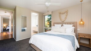 4 chambres, fer et planche à repasser, lit parapluie, Wi-Fi gratuit