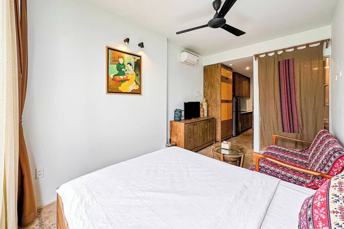 Studio Bisnis, 1 Tempat Tidur Double, pemandangan kota | Minibar, brankas, tirai kedap cahaya, dan kedap suara