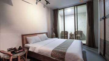Deluxe Studio, 1 Double Bed, Garden View | Balcony view