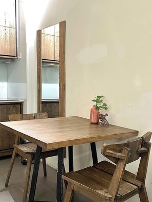 Studio Deluxe, 1 lit double, vue jardin | Coin séjour