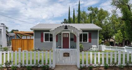 Full Kitchen Studio Type Guest Room with WiFi, AC in delightful Pasadena House
