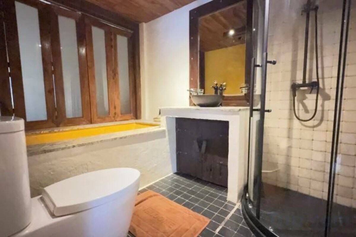 Bathroom | Separate bathtub and shower, free toiletries, hair dryer, slippers