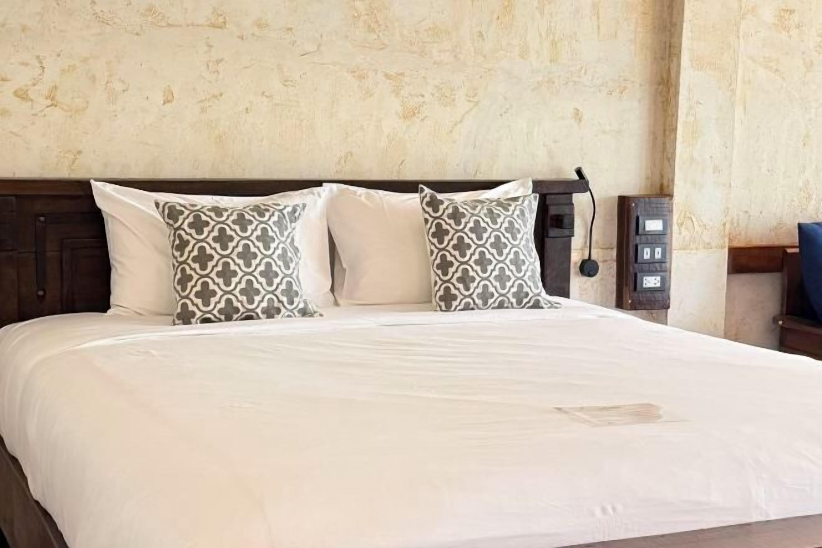 Minibar, in-room safe, individually decorated, individually furnished