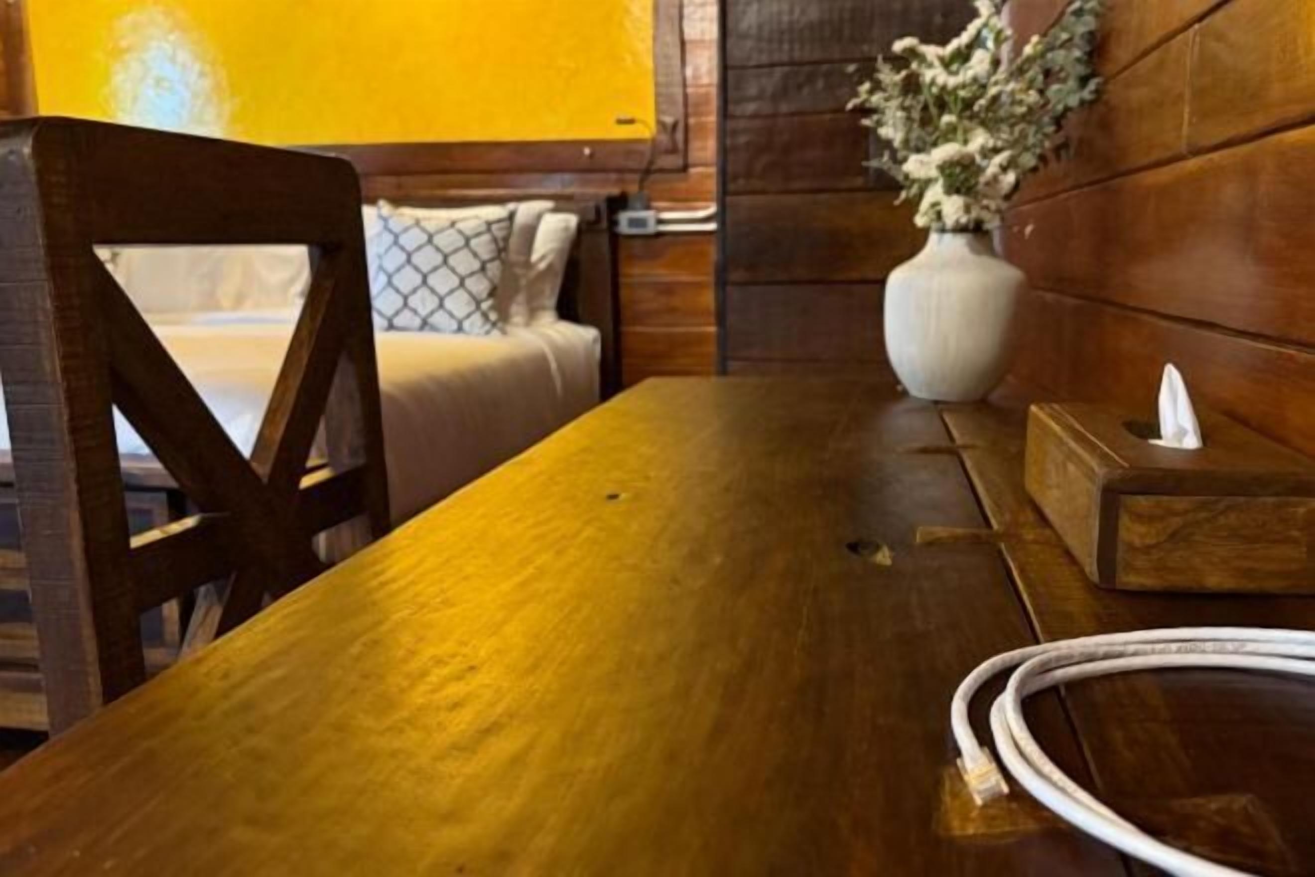 Frigobar, cofres nos quartos, individualmente decorados