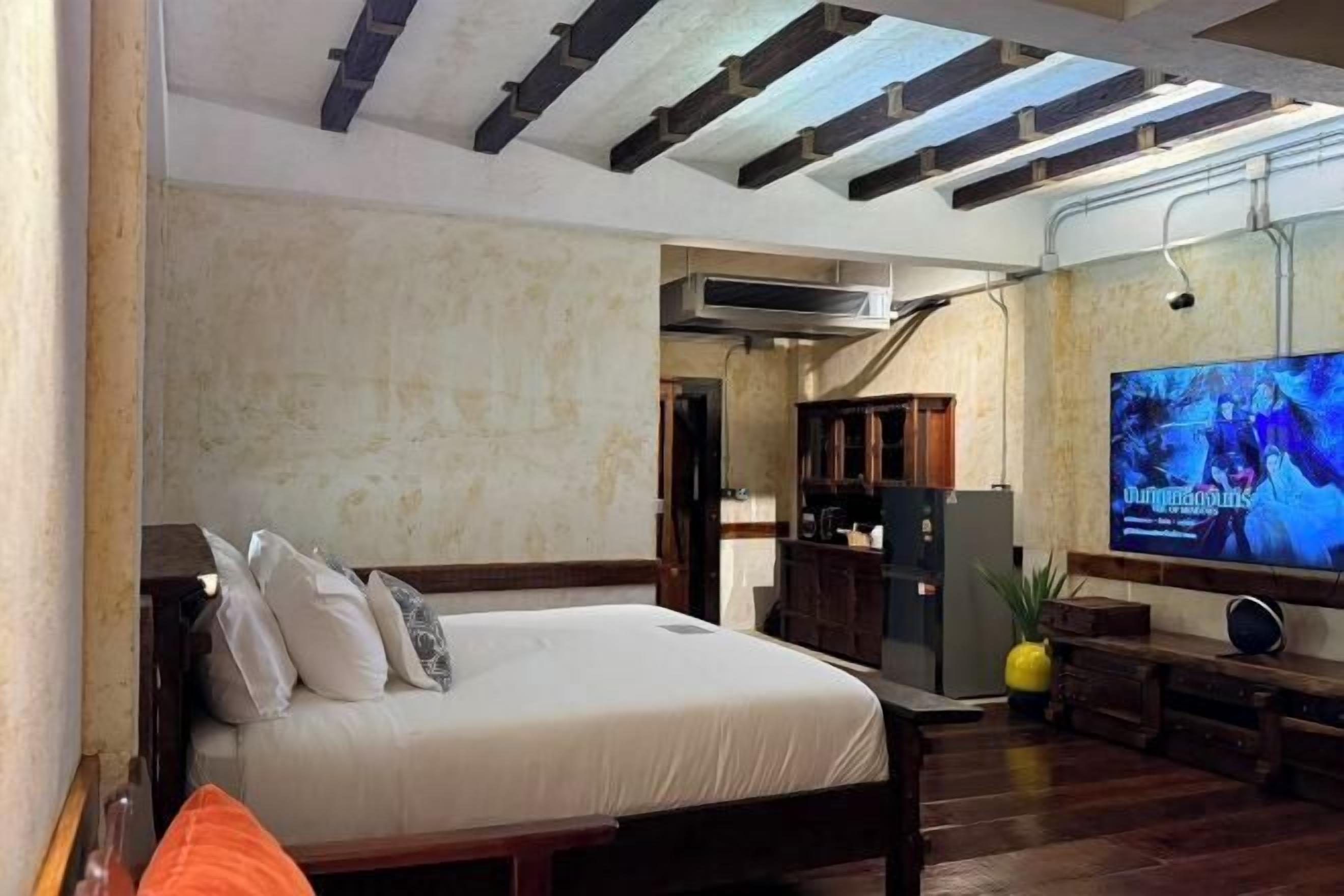 Minibar, in-room safe, individually decorated, individually furnished