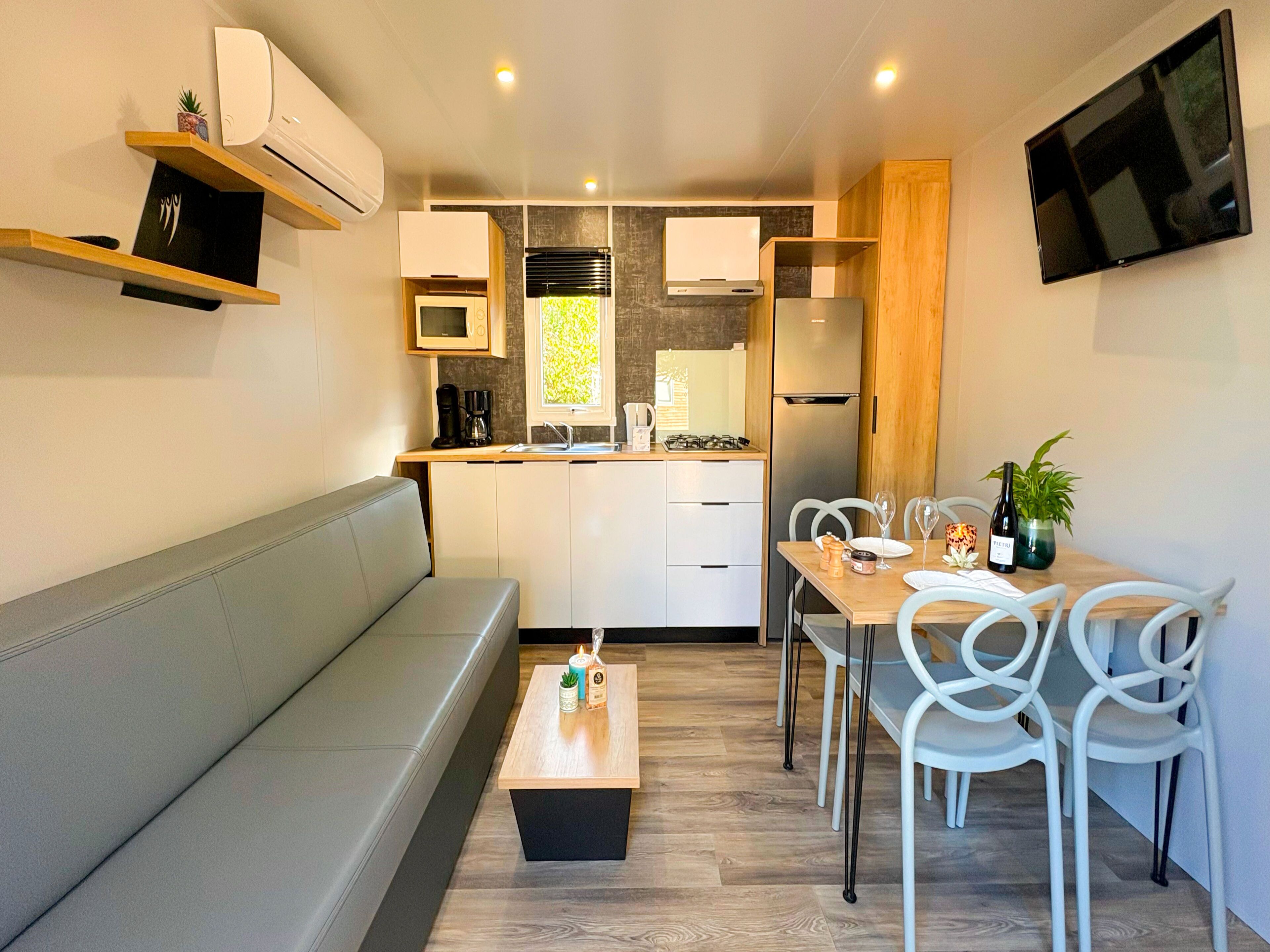 Comfort Mobile Home, 2 Bedrooms, Air conditioning | Private kitchen | Espresso maker, electric kettle, high chair, dining tables