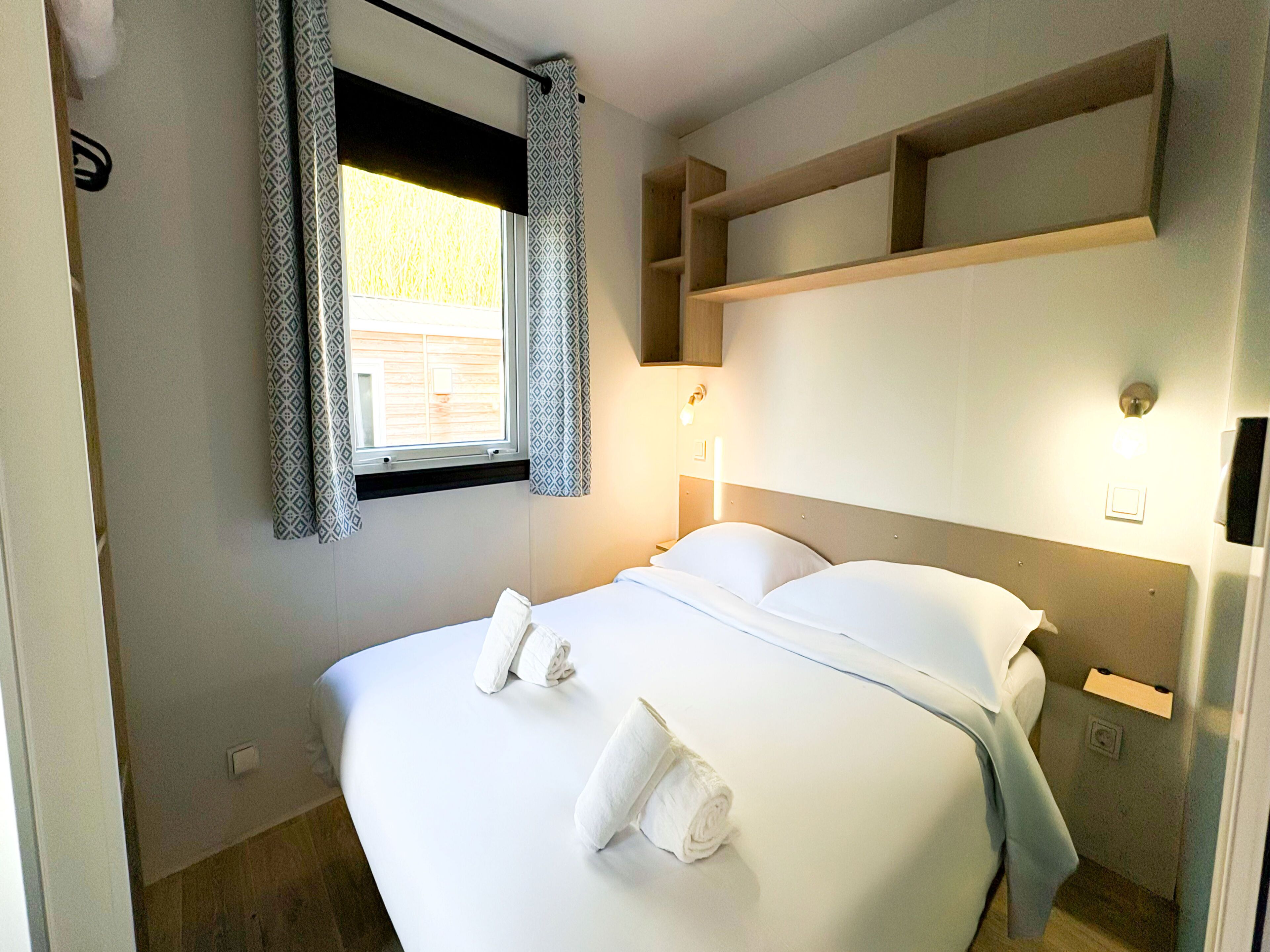 Mobile Home Familial, 3 chambres, climatisation | Ameublement personnalisé, espace de travail pour ordinateur portable