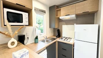 Casa mobile familiare, 3 camere da letto, aria condizionata | Cucina privata | Macchina per caffè espresso, bollitore elettrico, seggiolone