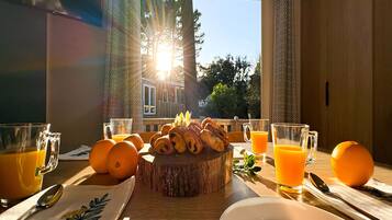 Family Mobile Home, 3 Bedrooms, Air conditioning | Living area | 80-cm LCD TV with digital channels