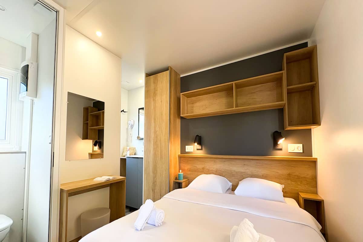 Comfort Mobile Home, 2 Bedrooms, Air conditioning | Individually furnished, laptop workspace, cribs/infant beds, free WiFi