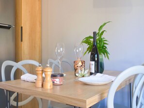 Mobil enhet - Comfort - 2 sovrum - luftkonditionering | Eget kök | Espressobryggare, vattenkokare, barnstol och matbord