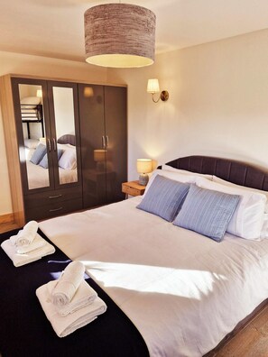 1 bedroom, free WiFi, bed sheets - Lovely 1-bed Cabin in Bushmills (Bushmills)