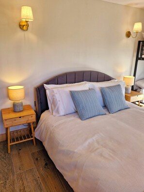 1 bedroom, free WiFi, bed sheets - Lovely 1-bed Cabin in Bushmills (Bushmills)