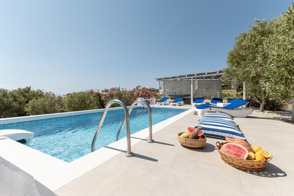 4 bedrooms - Villa Alba Spacious Home by the sea (Naxos)