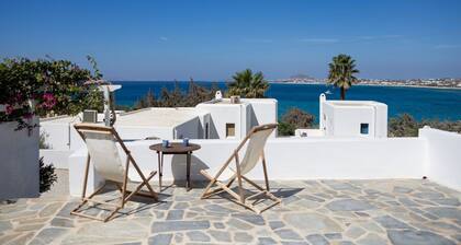 B4 Cycladic Home for 6 by the Beach