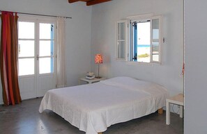 Villa | 5 bedrooms - Glyfada CN Cheerful 5 Bedroom Home on the Beach (Naxos)