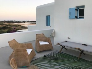 5 bedrooms - Glyfada CN Cheerful 5 Bedroom Home on the Beach (Naxos)