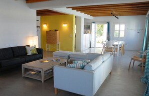 Villa | 5 bedrooms - Glyfada CN Cheerful 5 Bedroom Home on the Beach (Naxos)