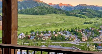 Studio at Trailhead • Top Floor • Mtn Views