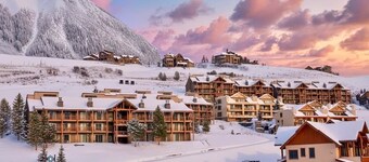 Ski-In & Out | Top Floor | Panoramic Mountain View