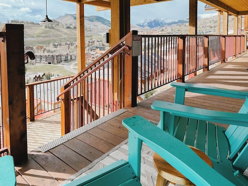 Studio at Trailhead • Top Floor • Mtn Views