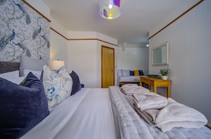 8 bedrooms, iron/ironing board, WiFi (free), bed sheets