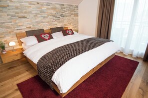 Family Room, Balcony, Lake View - Panoramarestaurant Hotel Roggerli  (Hergiswil)