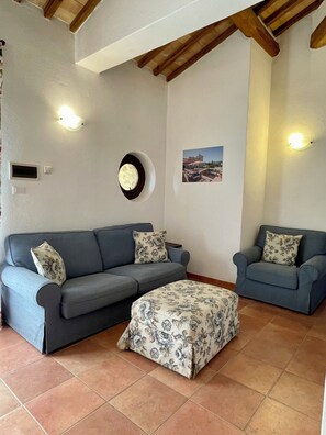 Lägenhet - 2 sovrum - utsikt mot vingård - executive-våning | Vardagsrum | Platt-tv