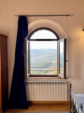 Duplex, varanda, vista para a colina | Vista do quarto