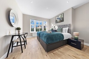 3 bedrooms, desk, iron/ironing board, free WiFi - Modern 3 Bed Apartment Near Golders Green Station (London)