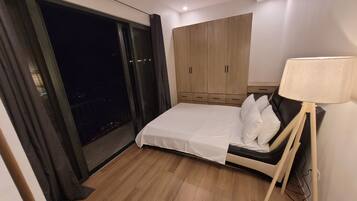 1 bedroom, in-room safe, free WiFi, bed sheets