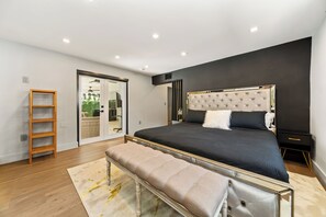 6 bedrooms, in-room safe, desk, iron/ironing board