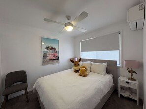 3 bedrooms, iron/ironing board, WiFi, bed sheets - Coasterly Osterley Ave U1  Pet Friendly 3BRM (Caloundra)