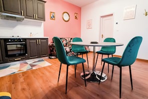 Appartement Deluxe, plusieurs lits, coin cuisine | Coin séjour