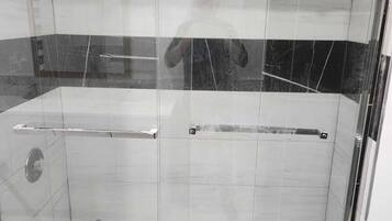 Phòng tập thể, 1 phòng ngủ, hút thuốc, quang cảnh thành phố | Phòng tắm