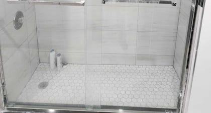 Room in Guest Room - Serene Retreat in Brampton - Private Room With City Views