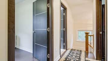 Shared Dormitory, 1 Bedroom, Smoking, City View | Bahagian dalam