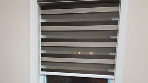 A room with a bed, a window with horizontal blinds, and a radiator. - Room in Guest Room - Serene Retreat in Brampton - Private Room With City Views (Brampton)