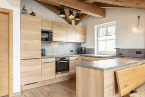 冷蔵庫、電子レンジ、コンロ、食器洗い機