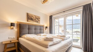 4 bedrooms, travel crib, WiFi (free)