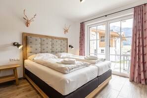 4 bedrooms, travel crib, free WiFi