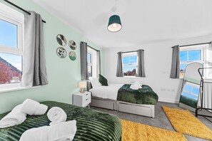 2 bedrooms, iron/ironing board, internet, bed sheets