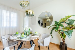 Dining - Smart Stylish Apartment with Parking Garage in Lucca (Lucca)