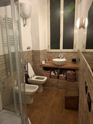 Shower, hair dryer, bidet, towels - Cozy  (Roma)