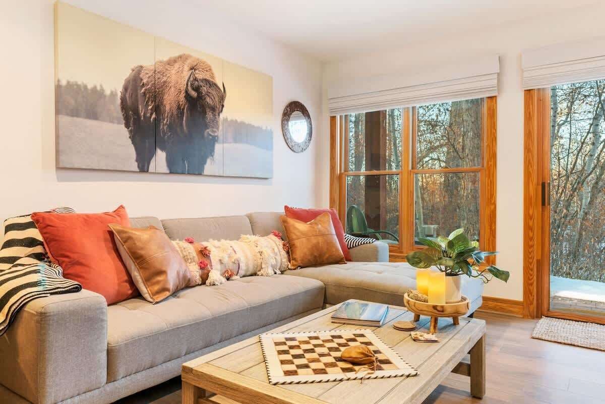 Téléviseur, foyer, bureau