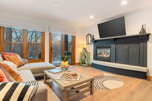 TV, fireplace, offices