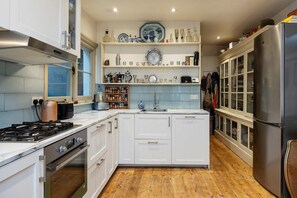 3 bedrooms, Internet - A Kensal Family Home (London)