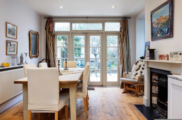 3 bedrooms, Internet - A Kensal Family Home (London)