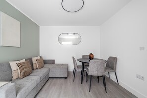 Basic Room | Living area